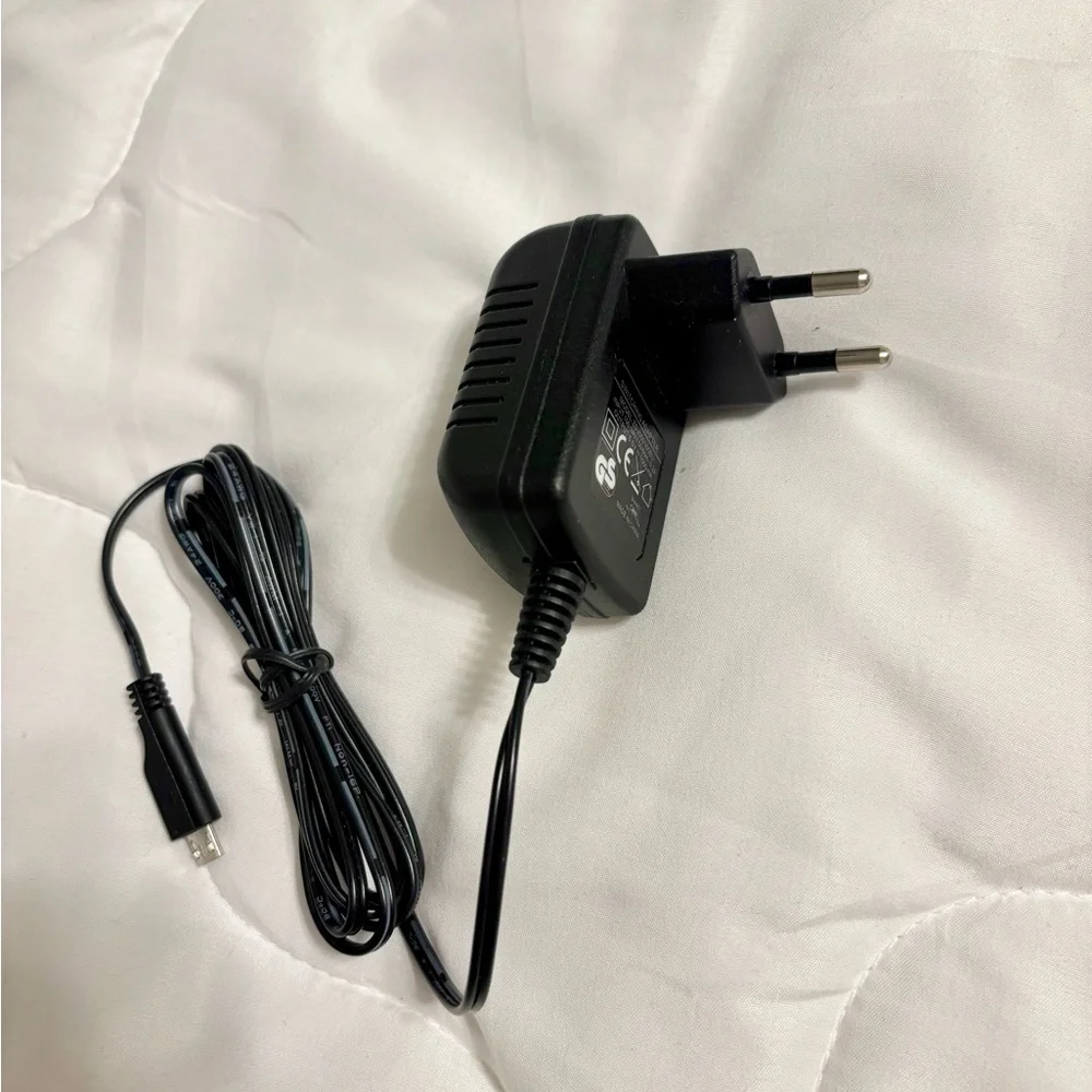 Universal Micro-USB Wall Charger – EU Plug, 5V Power Adapter with Cable